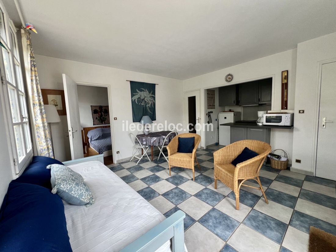 Photo 5: An accomodation located in Saint-Martin-de-R&eacute; on ile de R&eacute;.