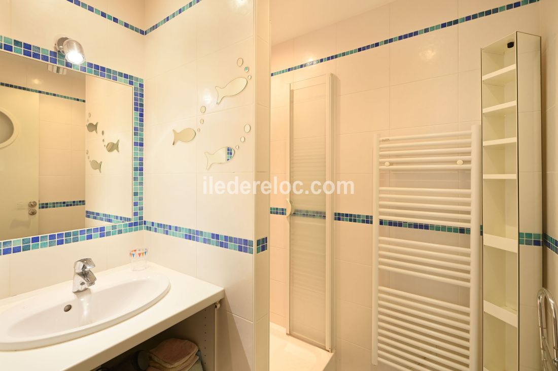 Photo 10: An accomodation located in Saint-Martin-de-R&eacute; on ile de R&eacute;.