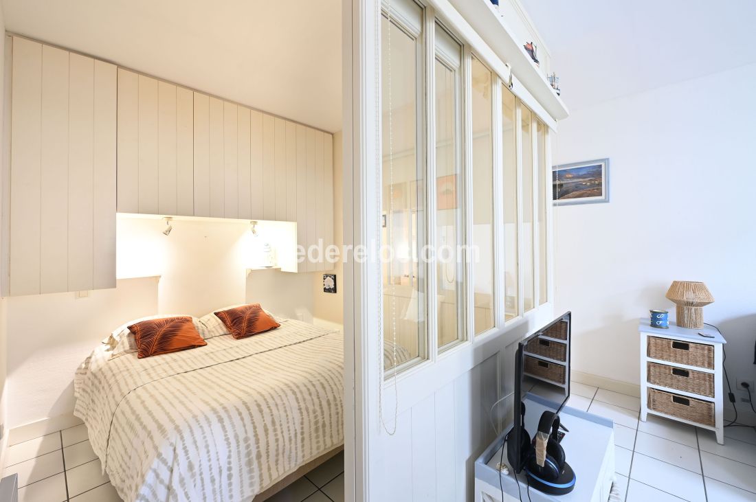 Photo 7: An accomodation located in Saint-Martin-de-R&eacute; on ile de R&eacute;.