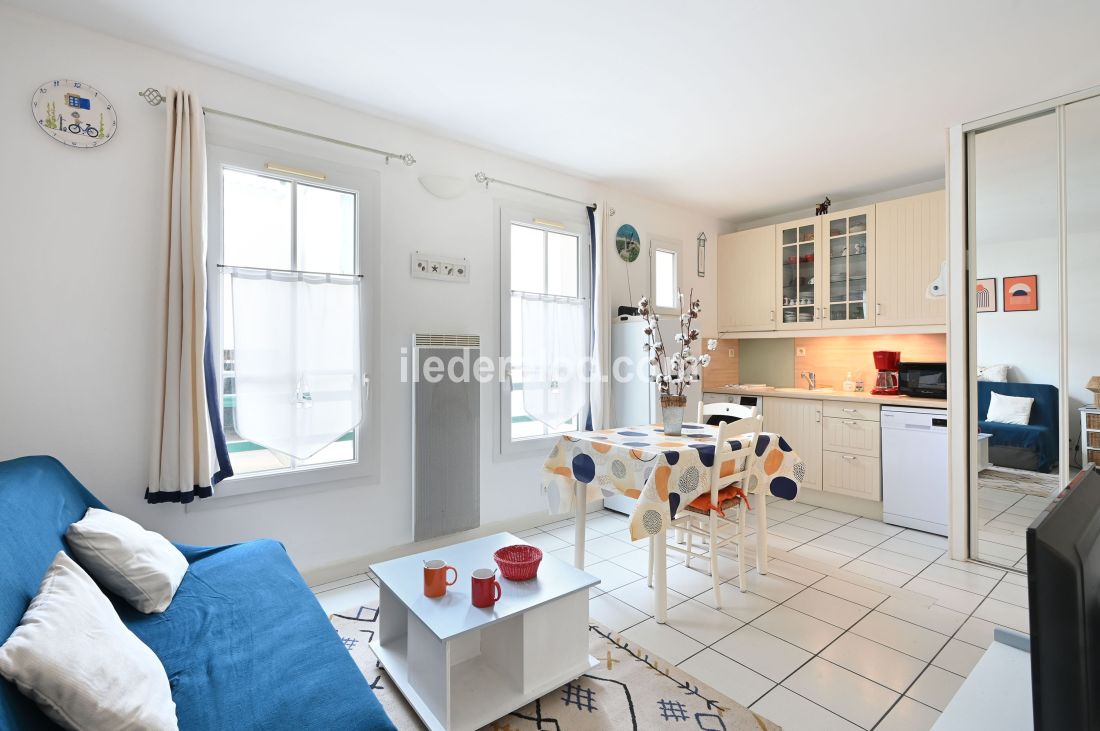 Photo 4: An accomodation located in Saint-Martin-de-R&eacute; on ile de R&eacute;.