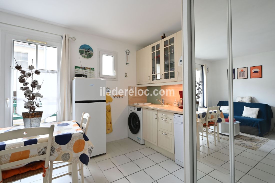 Photo 5: An accomodation located in Saint-Martin-de-R&eacute; on ile de R&eacute;.