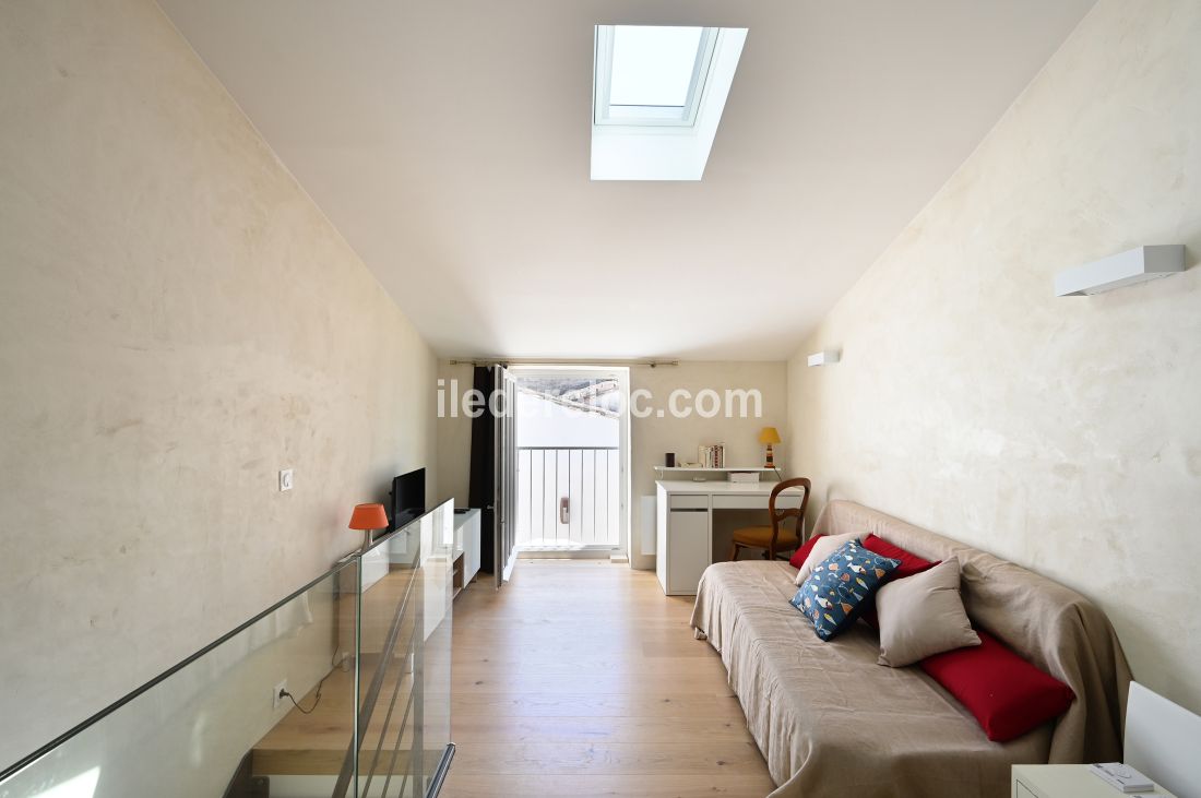 Photo 4: An accomodation located in Saint-Martin-de-R&eacute; on ile de R&eacute;.