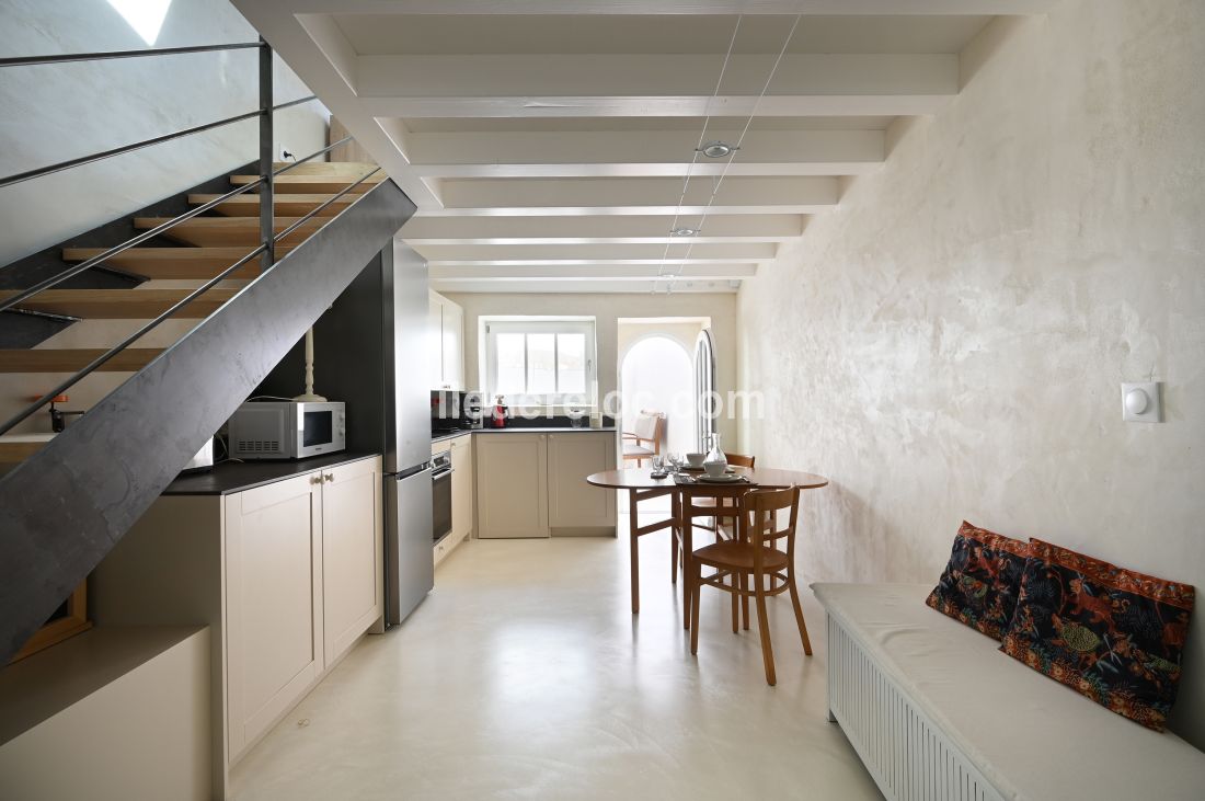 Photo 7: An accomodation located in Saint-Martin-de-R&eacute; on ile de R&eacute;.