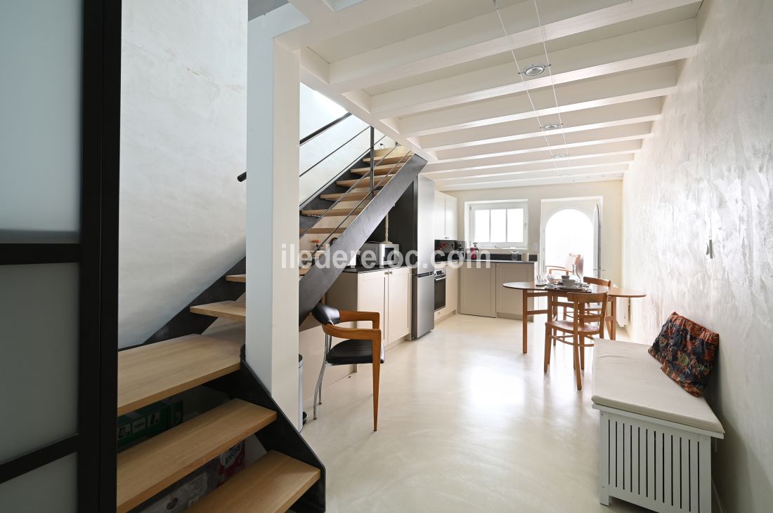 Photo 8: An accomodation located in Saint-Martin-de-R&eacute; on ile de R&eacute;.