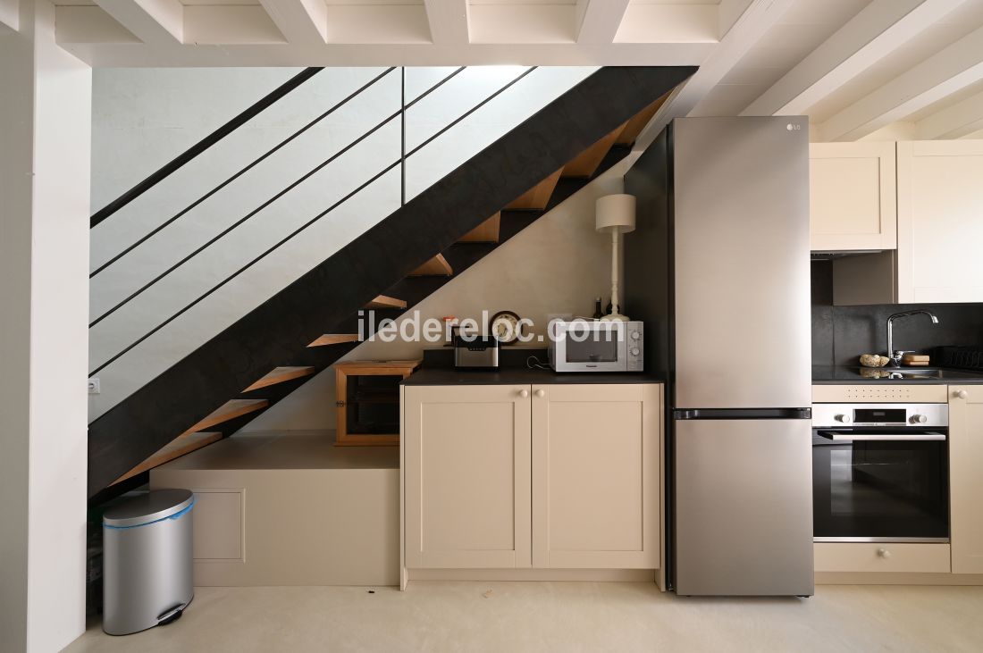 Photo 10: An accomodation located in Saint-Martin-de-R&eacute; on ile de R&eacute;.