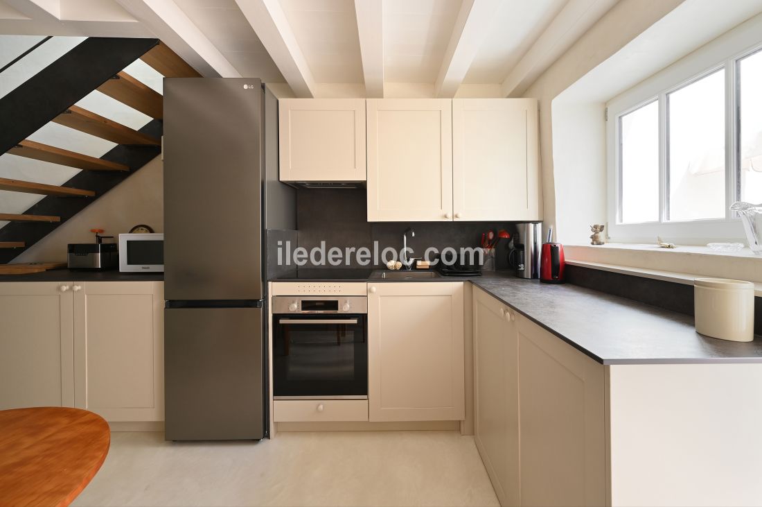 Photo 12: An accomodation located in Saint-Martin-de-R&eacute; on ile de R&eacute;.