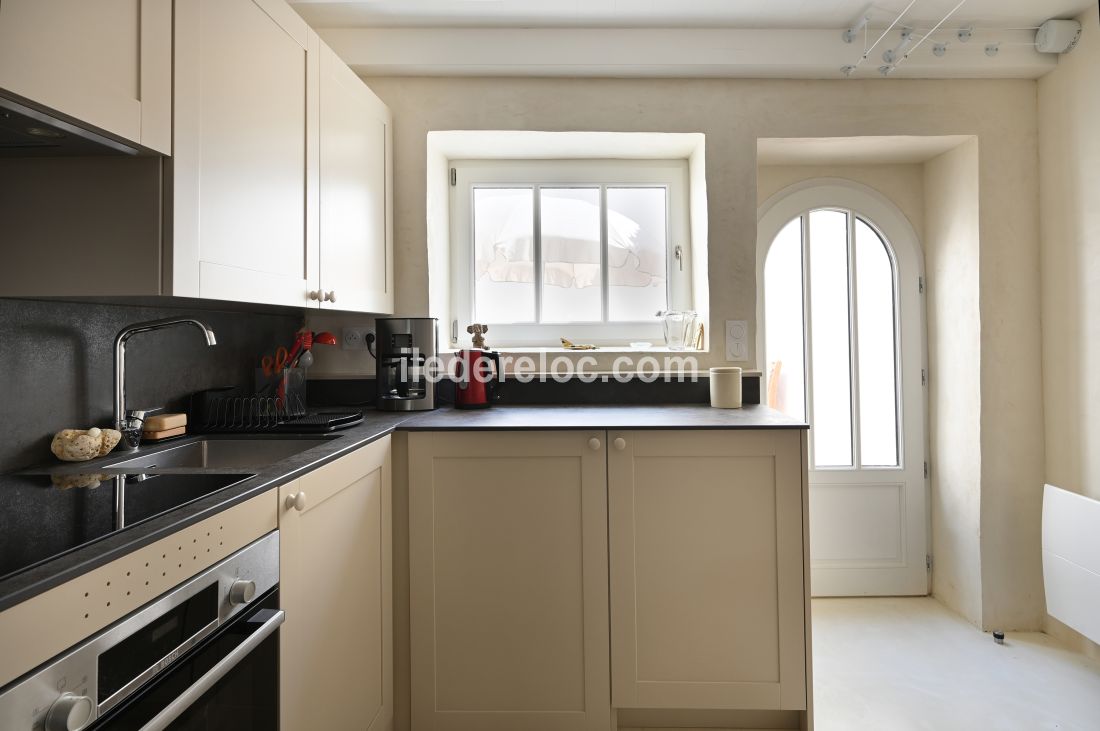 Photo 15: An accomodation located in Saint-Martin-de-R&eacute; on ile de R&eacute;.