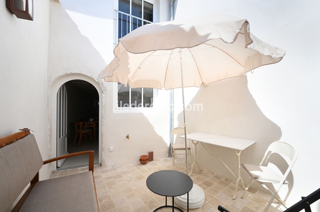 Photo 16: An accomodation located in Saint-Martin-de-R&eacute; on ile de R&eacute;.