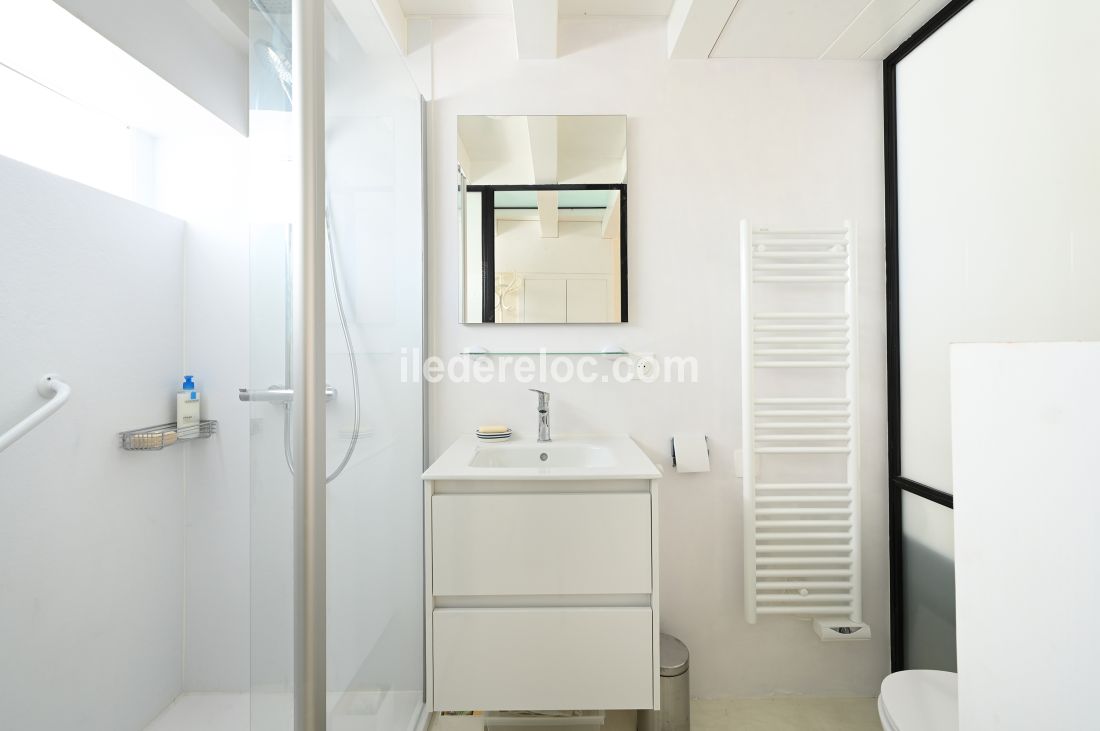 Photo 18: An accomodation located in Saint-Martin-de-R&eacute; on ile de R&eacute;.