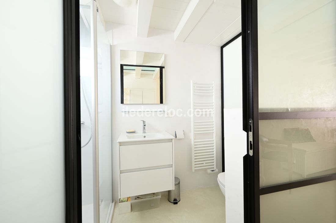 Photo 19: An accomodation located in Saint-Martin-de-R&eacute; on ile de R&eacute;.