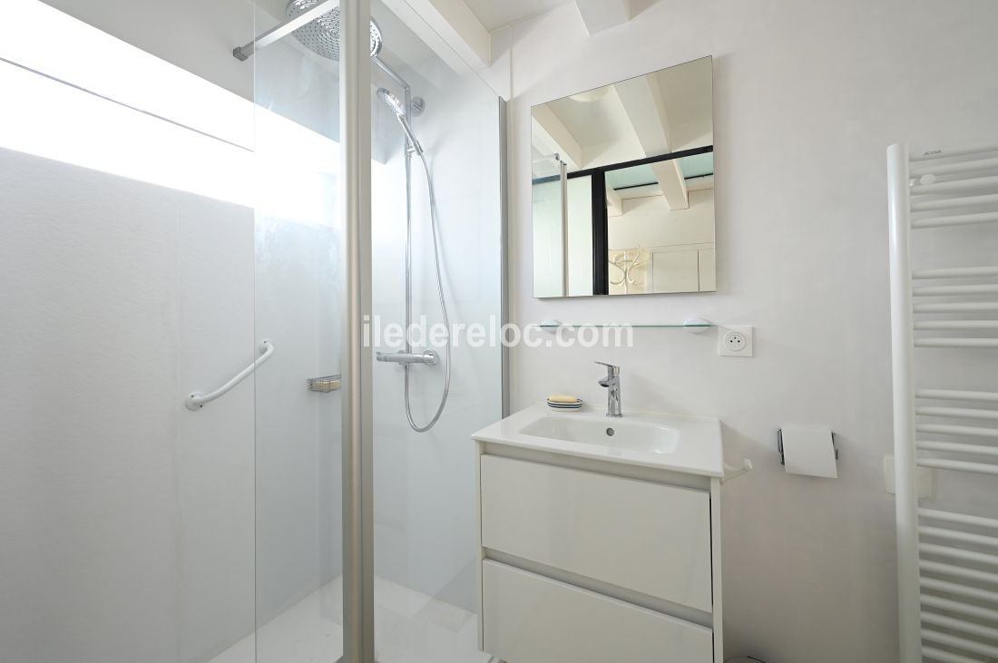 Photo 20: An accomodation located in Saint-Martin-de-R&eacute; on ile de R&eacute;.