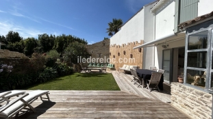 Ile de R&eacute;:Les portes en re - charming renovated house in a cul-de-sac, in the heart of the