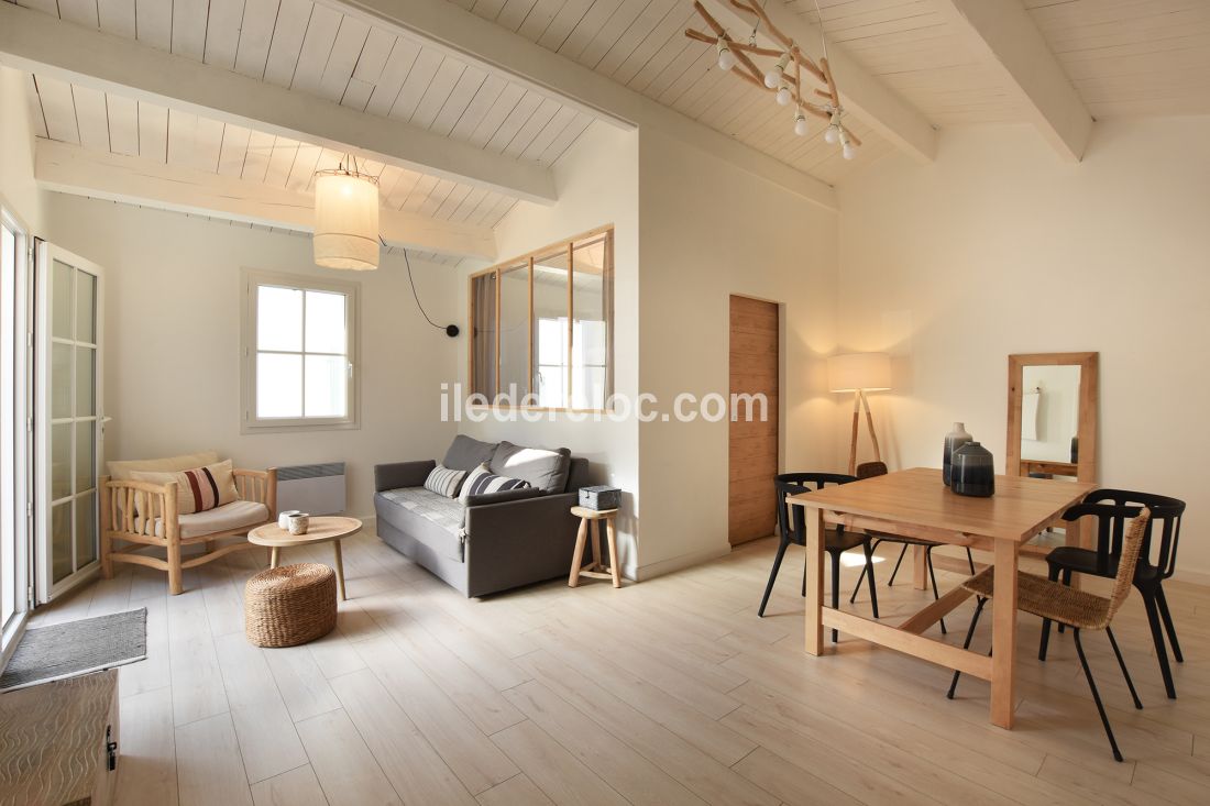 Photo 4: An accomodation located in Saint-Martin-de-R&eacute; on ile de R&eacute;.