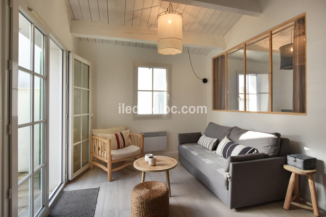 Photo 5: An accomodation located in Saint-Martin-de-R&eacute; on ile de R&eacute;.