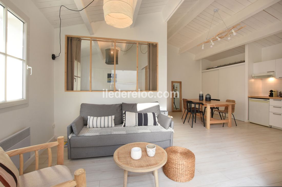 Photo 7: An accomodation located in Saint-Martin-de-R&eacute; on ile de R&eacute;.