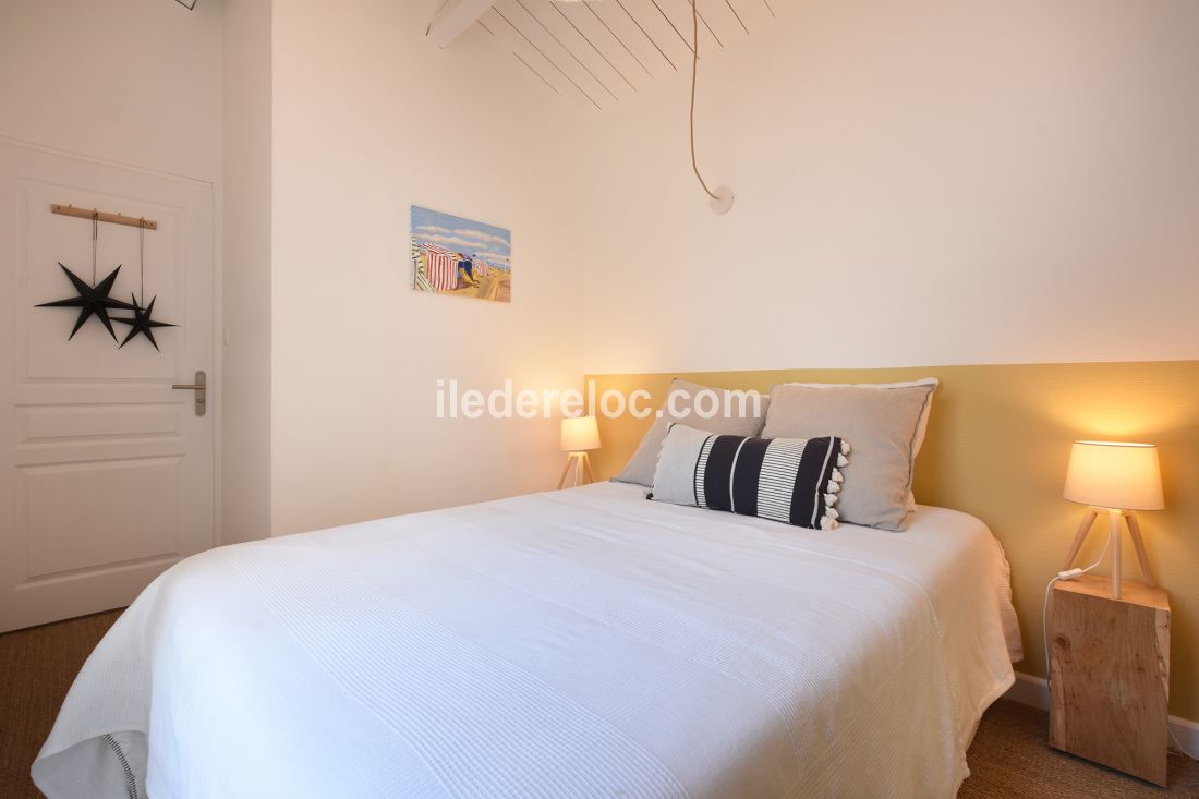 Photo 16: An accomodation located in Saint-Martin-de-R&eacute; on ile de R&eacute;.