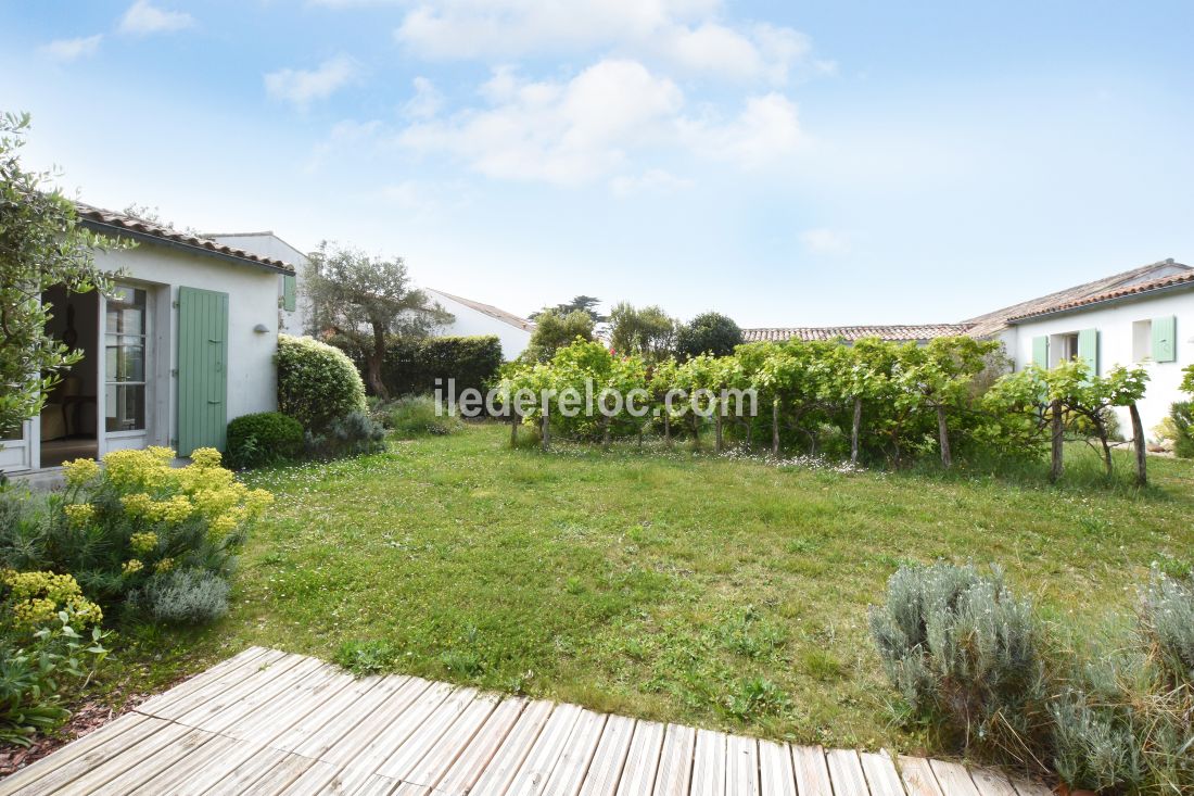 Photo 4: An accomodation located in La Couarde-sur-mer on ile de R&eacute;.