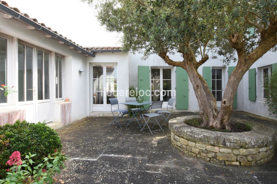 Photo 8: An accomodation located in La Couarde-sur-mer on ile de R&eacute;.