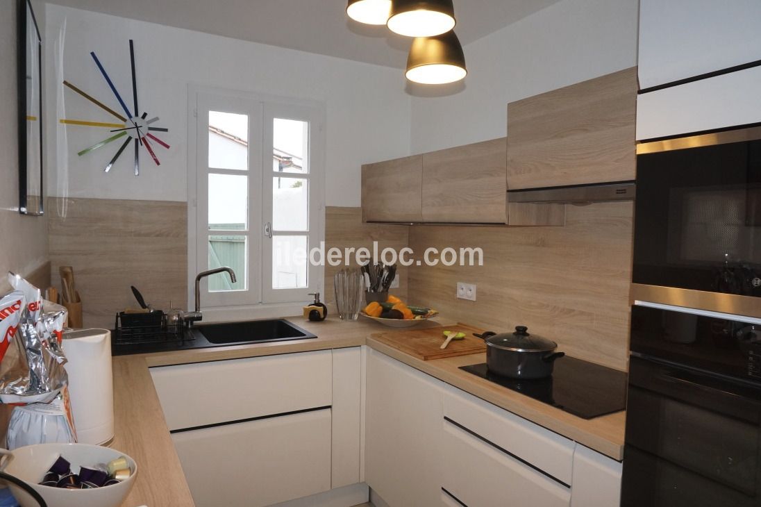 Photo 6: An accomodation located in La Couarde-sur-mer on ile de R&eacute;.