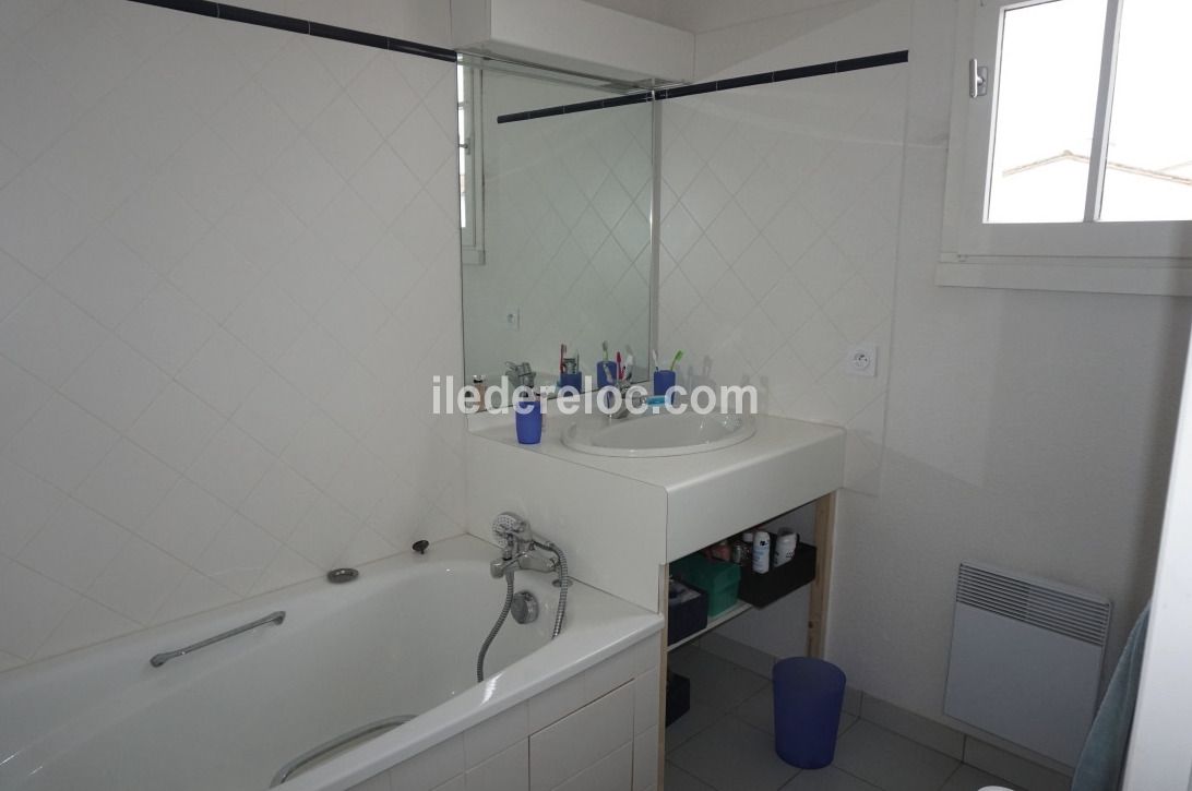 Photo 8: An accomodation located in La Couarde-sur-mer on ile de R&eacute;.