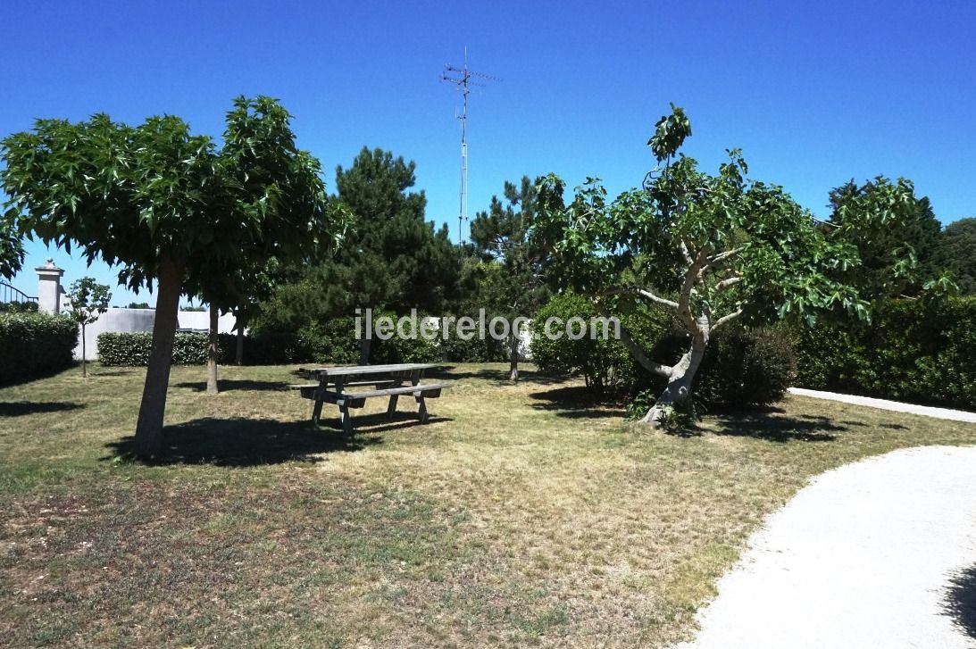 Photo 14: An accomodation located in La Couarde-sur-mer on ile de R&eacute;.