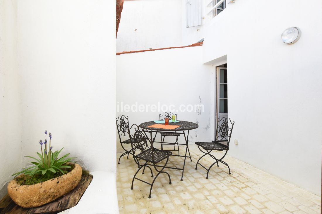 Photo 15: An accomodation located in Ars en R&eacute; on ile de R&eacute;.