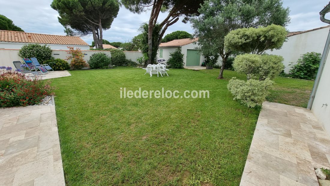 Photo 4: An accomodation located in Le Bois-Plage-en-R&eacute; on ile de R&eacute;.