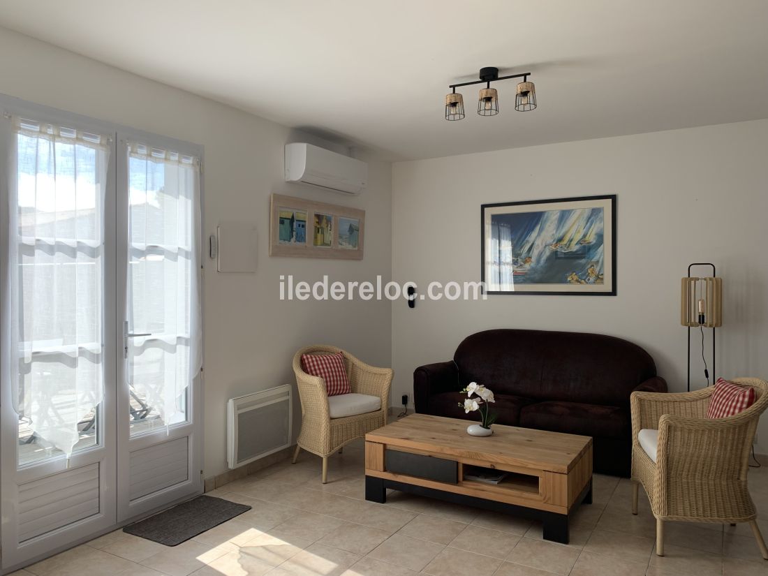 Photo 5: An accomodation located in Le Bois-Plage-en-R&eacute; on ile de R&eacute;.