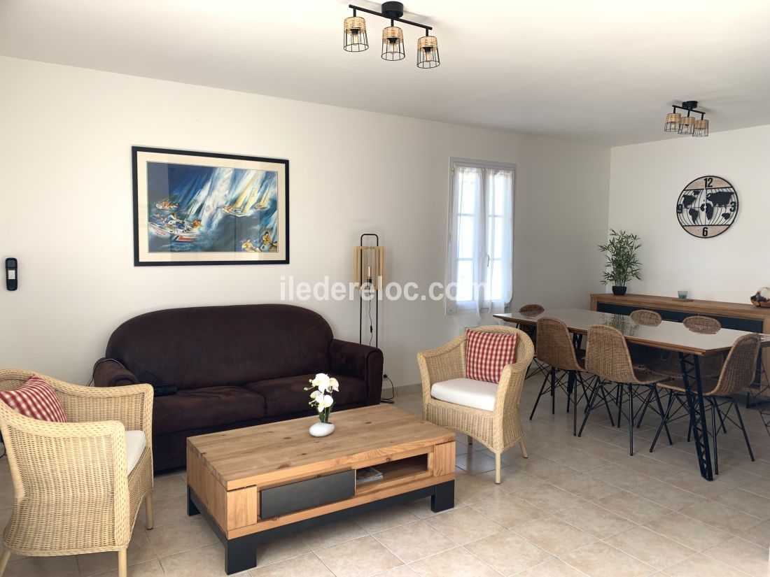 Photo 4: An accomodation located in Le Bois-Plage-en-R&eacute; on ile de R&eacute;.