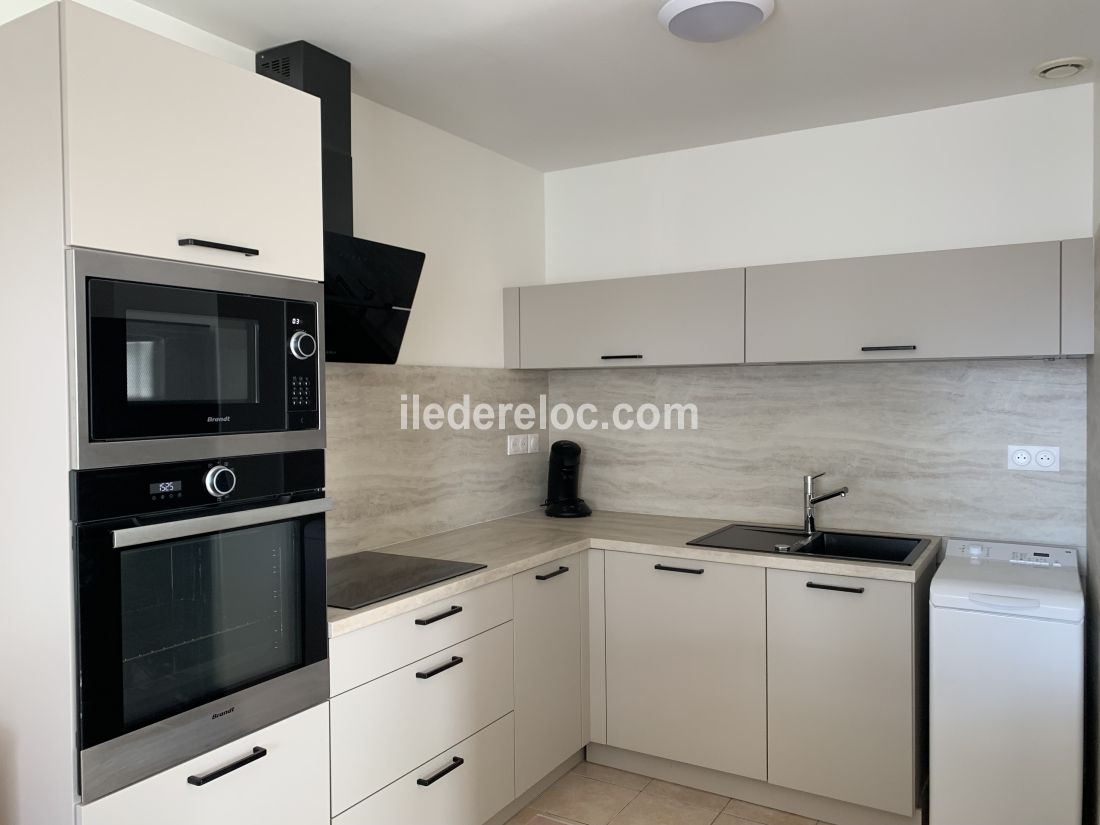 Photo 7: An accomodation located in Le Bois-Plage-en-R&eacute; on ile de R&eacute;.