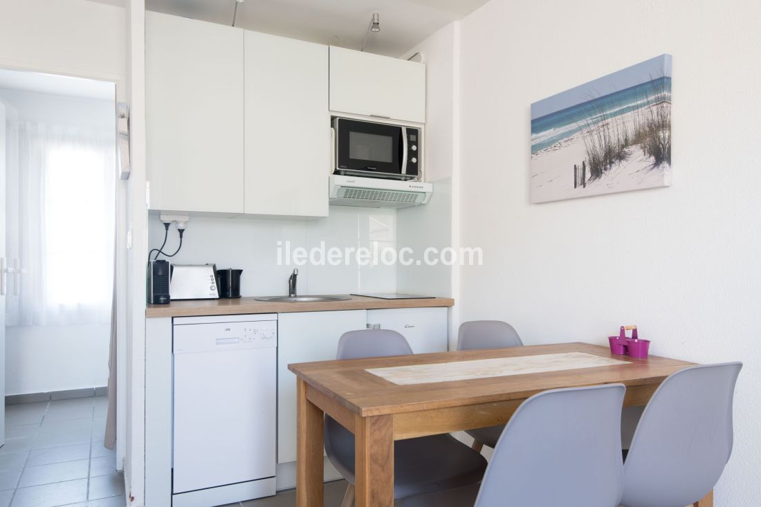 Photo 4: An accomodation located in La Flotte-en-R&eacute; on ile de R&eacute;.