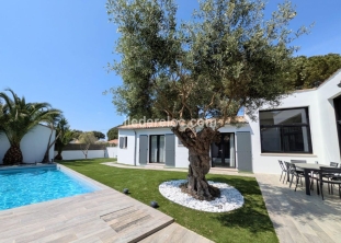 Ile de R&eacute;:Luxury villa with 6 bedrooms, sleeps 12, pool, garden - bois-plage