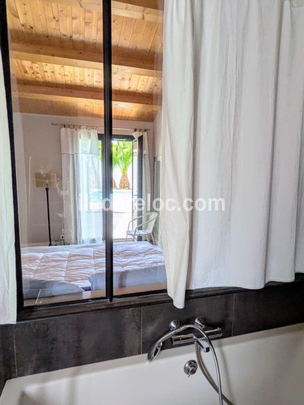 Photo 8: An accomodation located in Le Bois-Plage-en-R&eacute; on ile de R&eacute;.