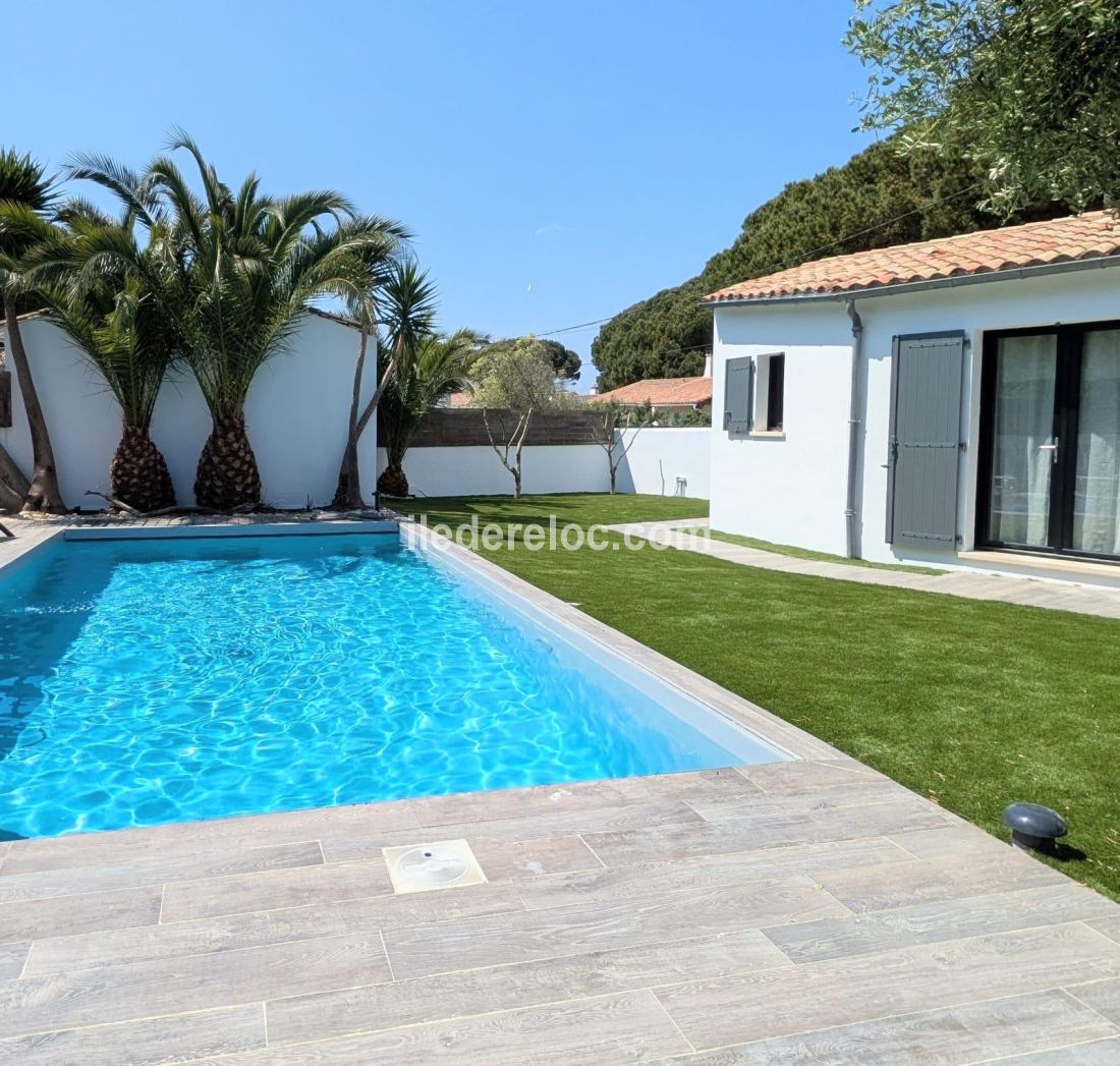 Photo 11: An accomodation located in Le Bois-Plage-en-R&eacute; on ile de R&eacute;.