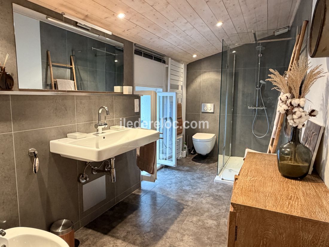 Photo 8: An accomodation located in La Flotte-en-R&eacute; on ile de R&eacute;.