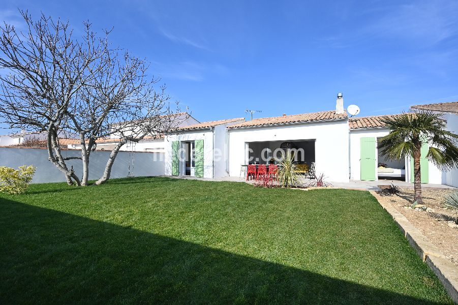 Photo 8: An accomodation located in Ars en R&eacute; on ile de R&eacute;.