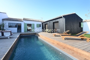 Ile de R&eacute;:L'ars de vivre: modern premium villa, on the edge of a natural site, close t