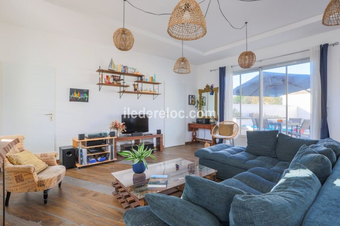 Photo 13: An accomodation located in La Flotte-en-R&eacute; on ile de R&eacute;.