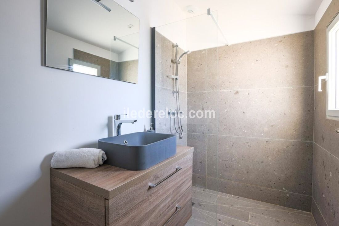 Photo 10: An accomodation located in La Flotte-en-R&eacute; on ile de R&eacute;.