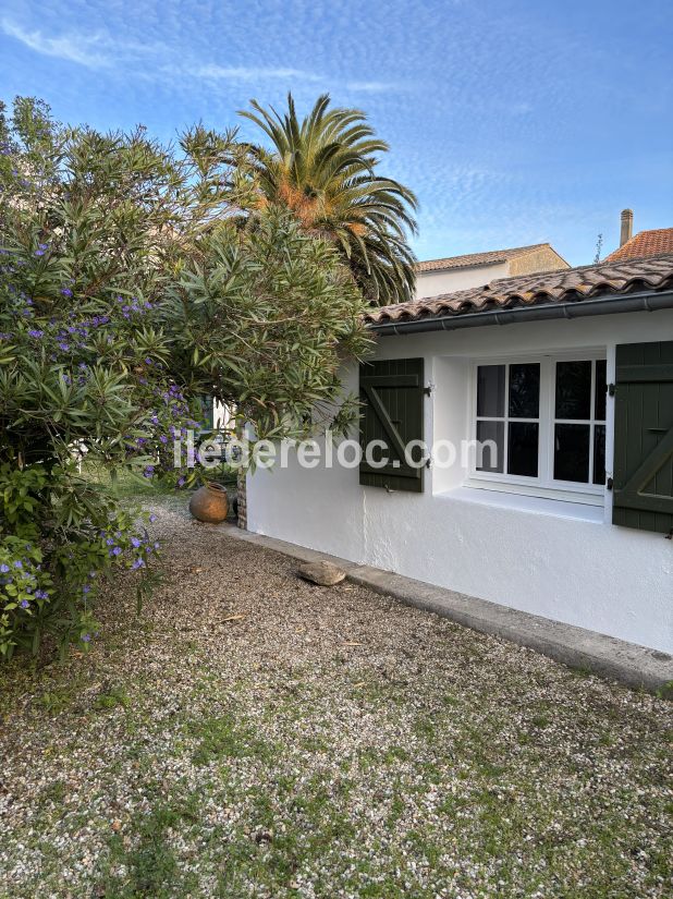Photo 4: An accomodation located in La Couarde-sur-mer on ile de R&eacute;.