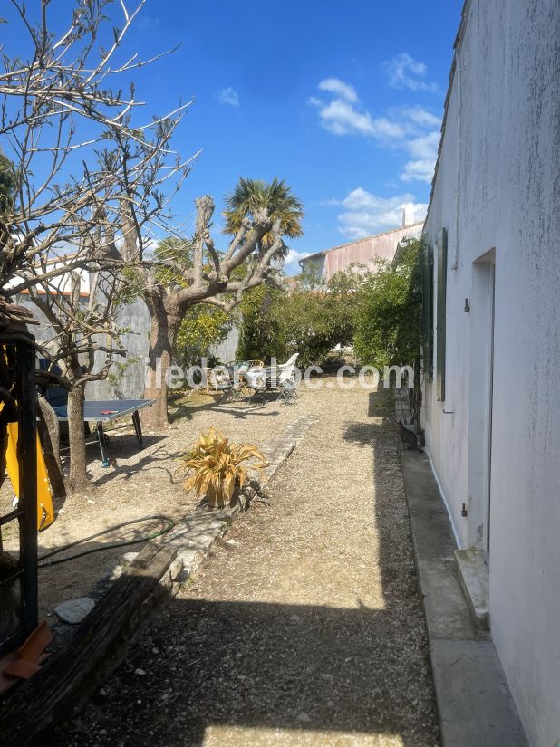 Photo 16: An accomodation located in La Couarde-sur-mer on ile de R&eacute;.