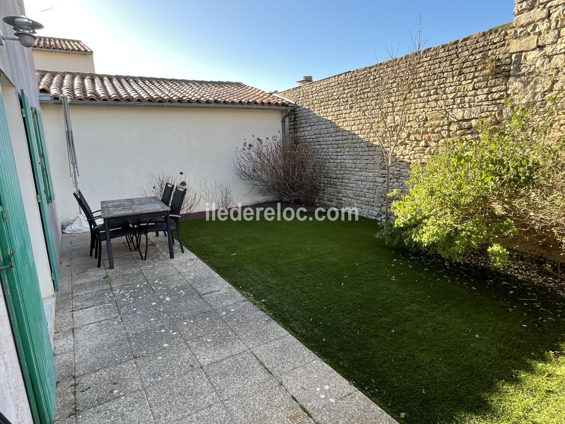 Photo 10: An accomodation located in Saint-Martin-de-R&eacute; on ile de R&eacute;.