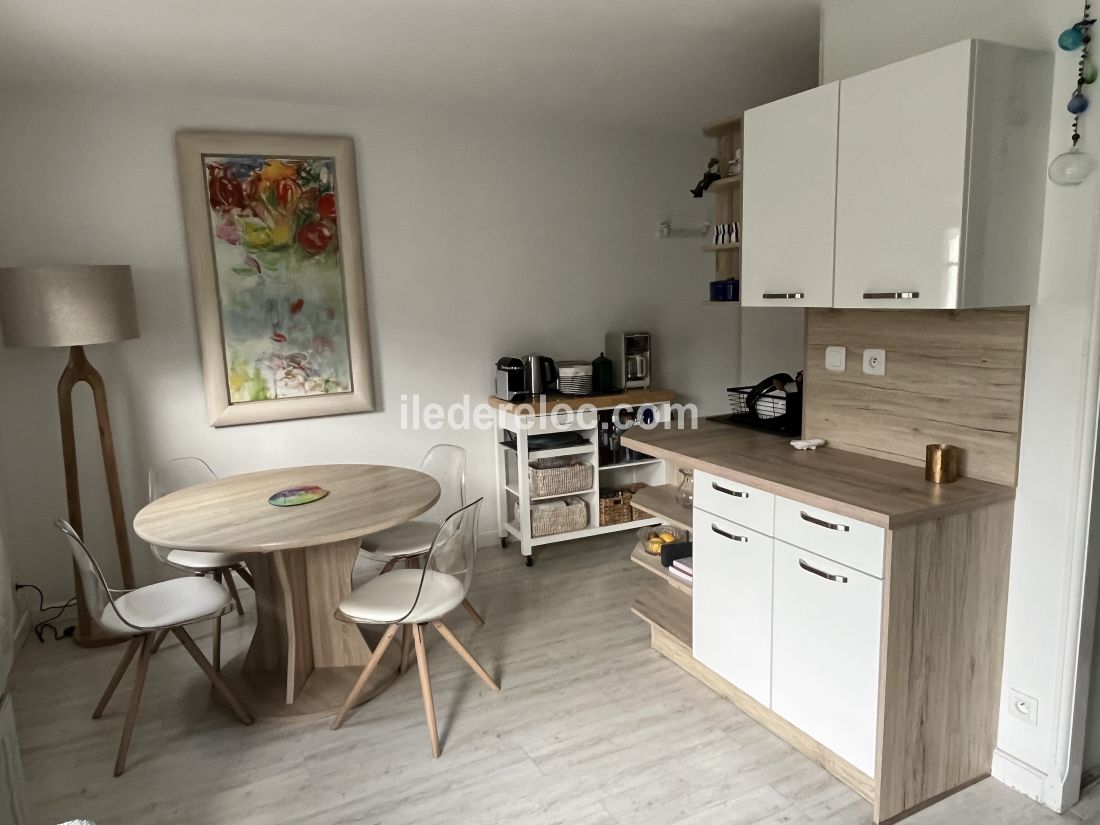 Photo 5: An accomodation located in Saint-Martin-de-R&eacute; on ile de R&eacute;.