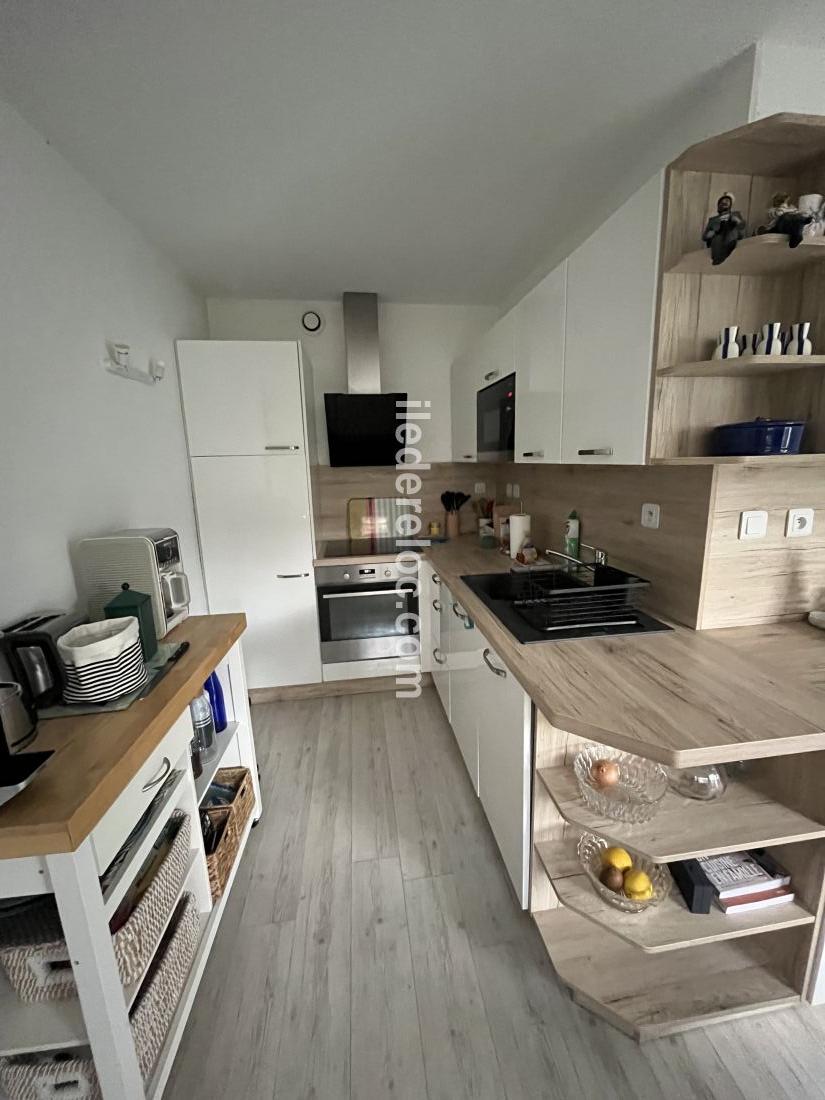 Photo 6: An accomodation located in Saint-Martin-de-R&eacute; on ile de R&eacute;.