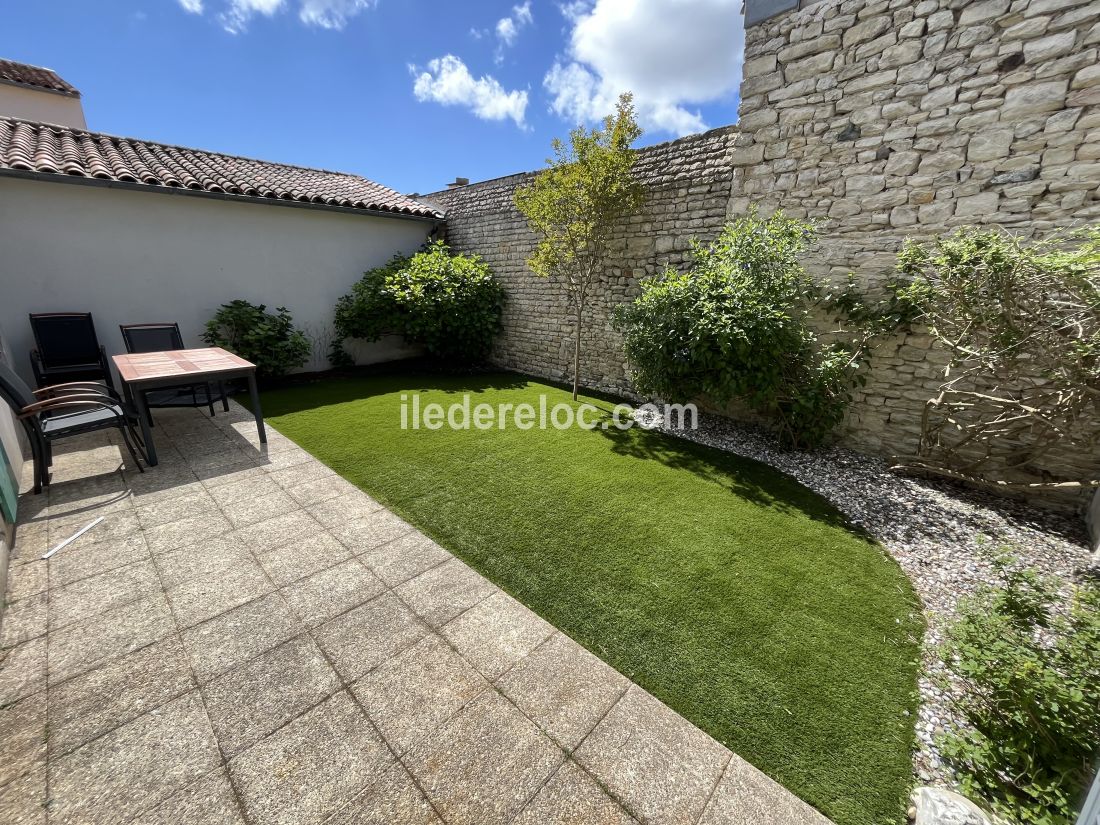 Photo 10: An accomodation located in Saint-Martin-de-R&eacute; on ile de R&eacute;.