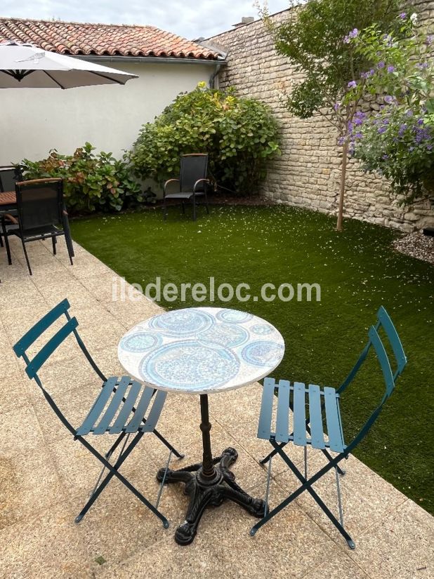 Photo 10: An accomodation located in Saint-Martin-de-R&eacute; on ile de R&eacute;.