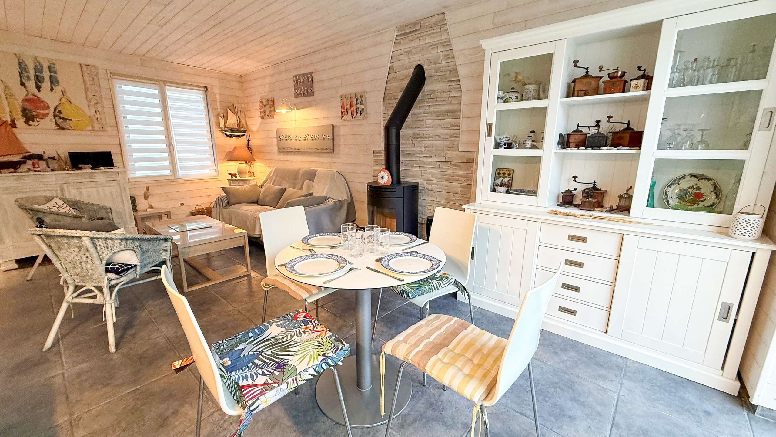 Photo 5: An accomodation located in Le Bois-Plage-en-R&eacute; on ile de R&eacute;.