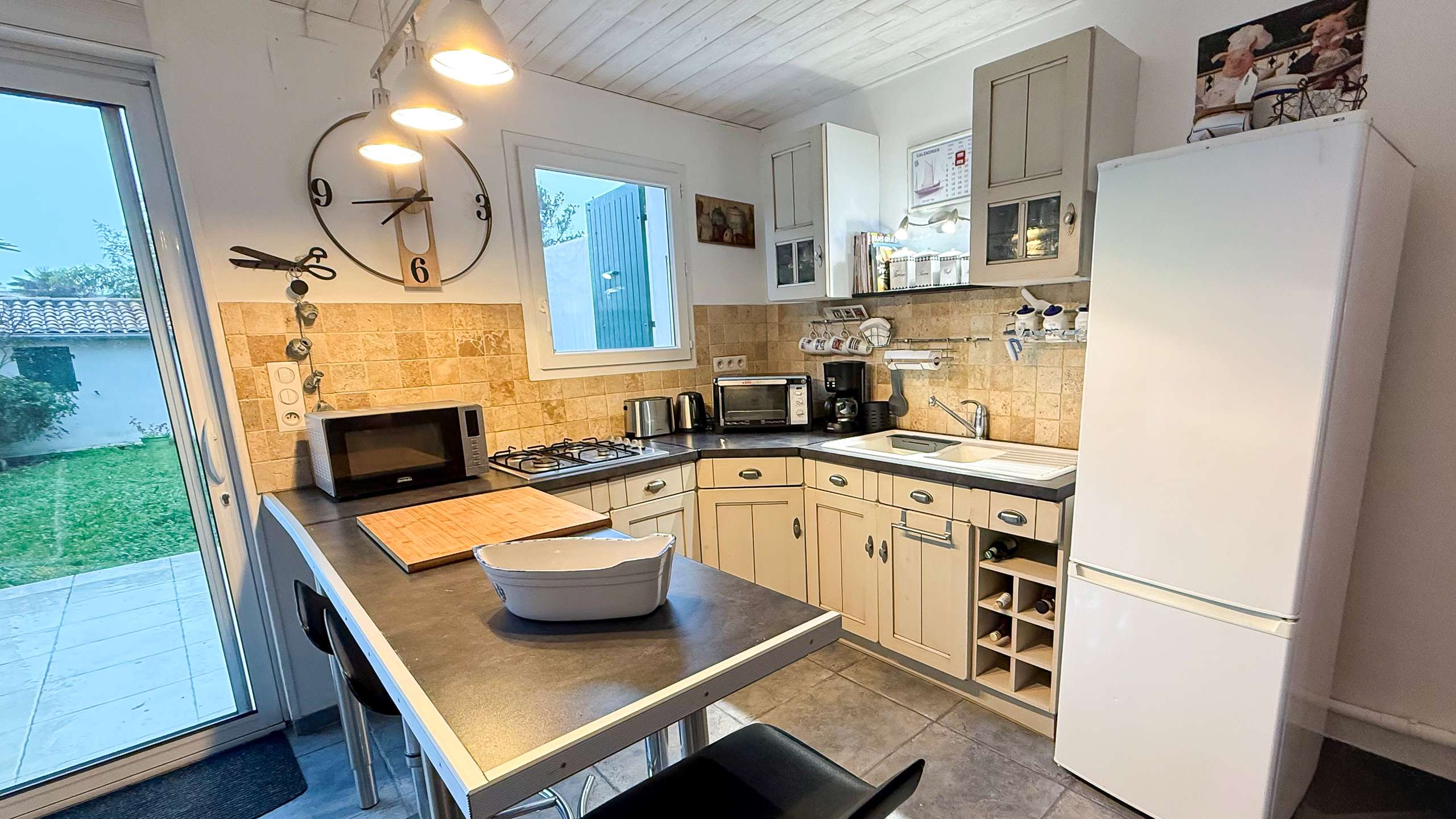 Photo 7: An accomodation located in Le Bois-Plage-en-R&eacute; on ile de R&eacute;.