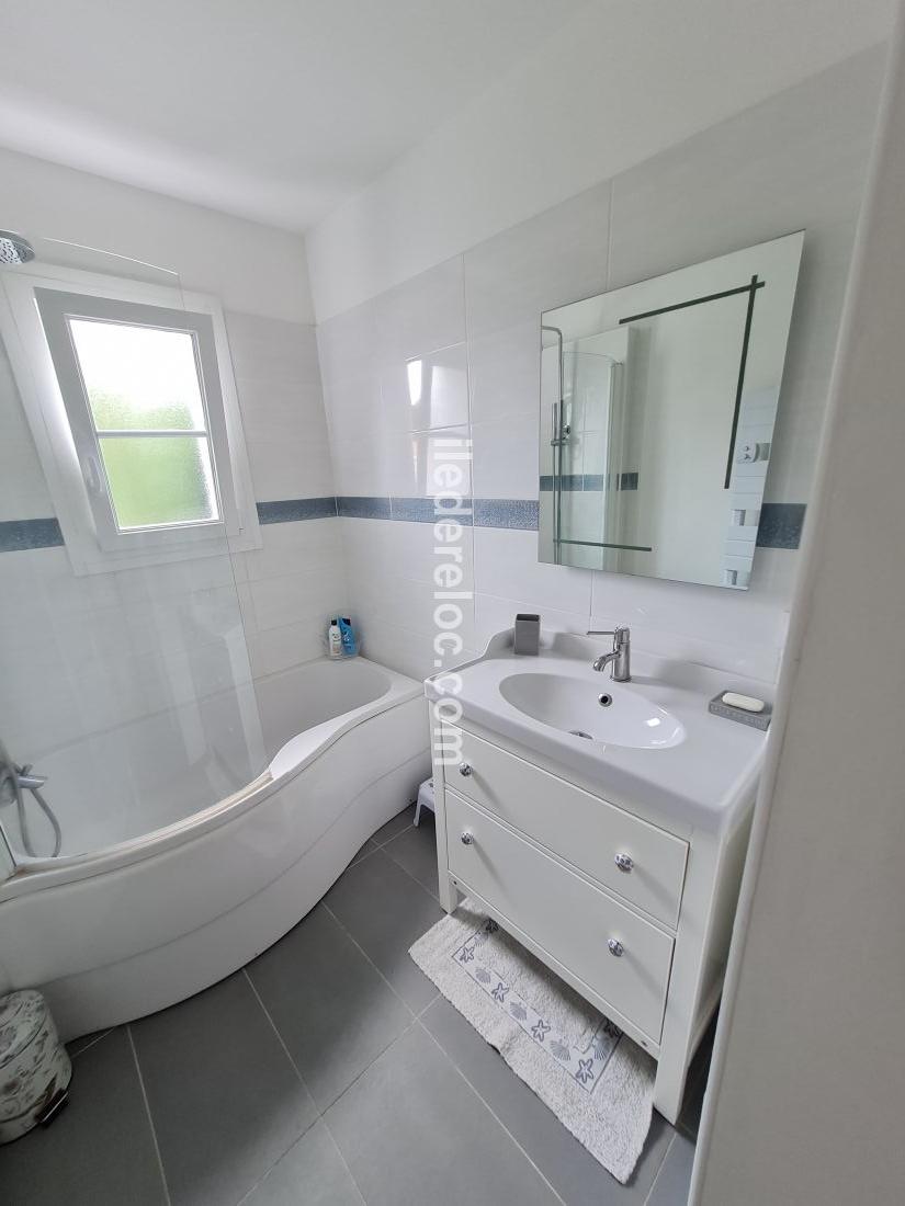 Photo 12: An accomodation located in Sainte-Marie-de-R&eacute; on ile de R&eacute;.