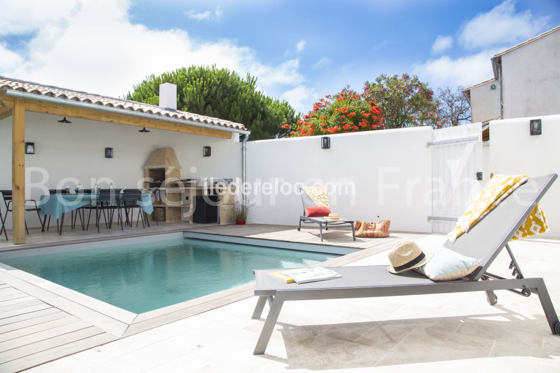 Photo 10: An accomodation located in La Couarde-sur-mer on ile de R&eacute;.